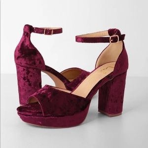 Velvet platform pumps! PERFECT condition. Size 7.5